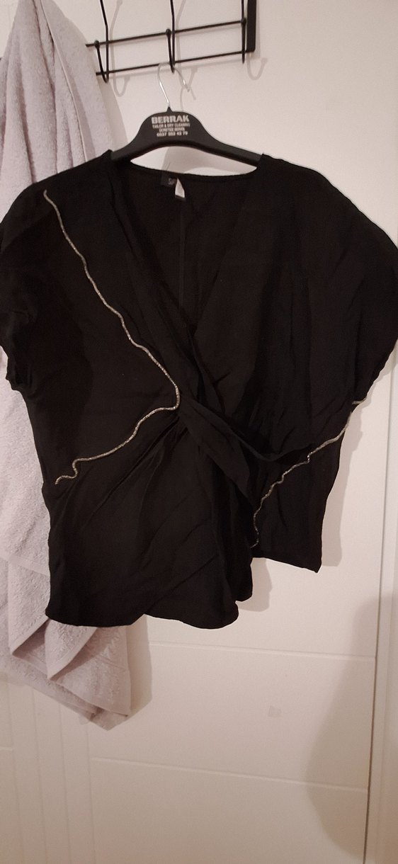 Siyah V Yaka Drapeli Kadın Bluz - Görsel 4