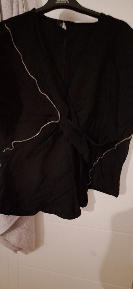 Siyah V Yaka Drapeli Kadın Bluz - Görsel 2