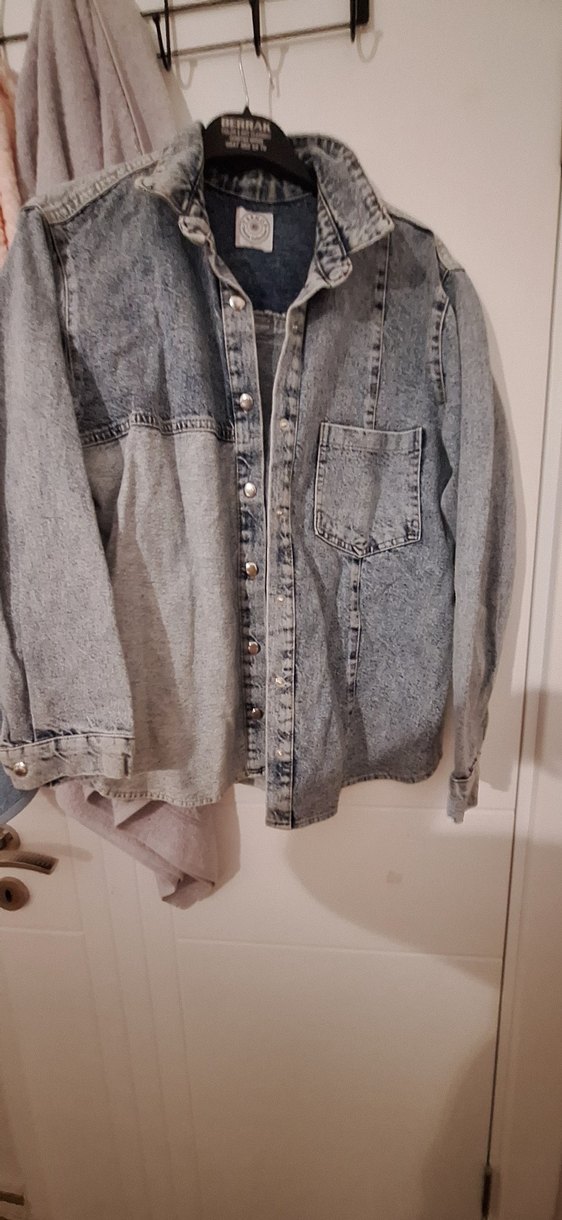 köyü ve açık kot desenli önden cepli düğmeli kot ceket - Görsel 5