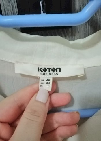 Beyaz Düğmeli Uzun Kollu Gömlek - Görsel 3