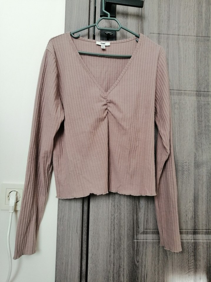 V Yaka Uçları Pliseli Bej Kadın Bluz - Görsel 3