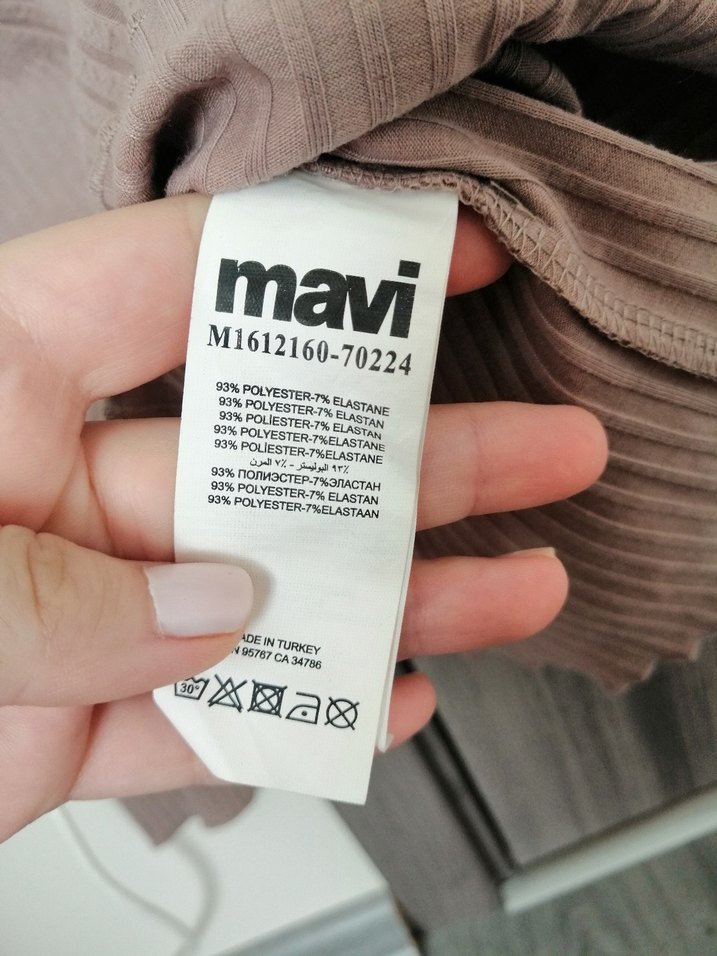 V Yaka Uçları Pliseli Bej Kadın Bluz - Görsel 4