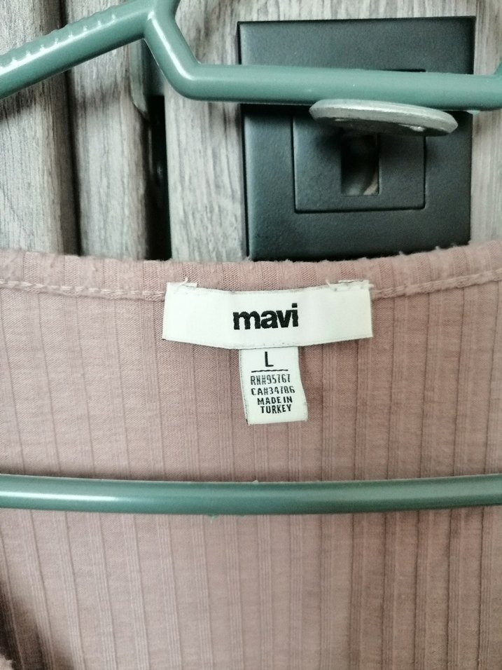 V Yaka Uçları Pliseli Bej Kadın Bluz - Görsel 5