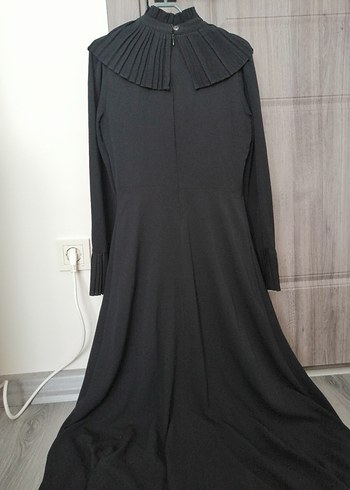 Piliseli Siyah Uzun Kollu Uzun Elbise - Görsel 2