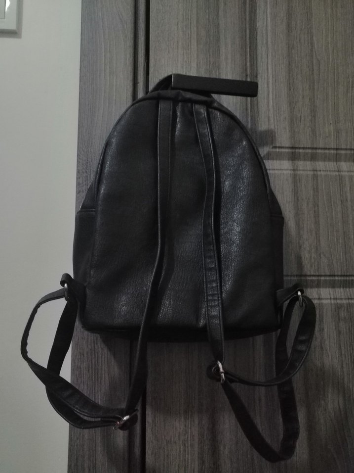 Siyah Deri Fermuarlı Kadın Sırt Çantası - Görsel 2