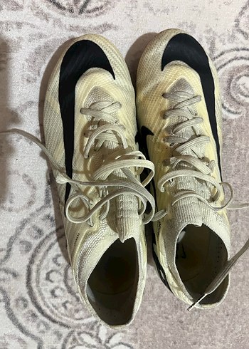 Beyaz Erkek Futbol Ayakkabısı Bağcıklı