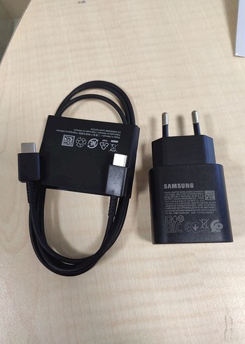 Samsung Siyah Telefon Şarj Aleti 25watt