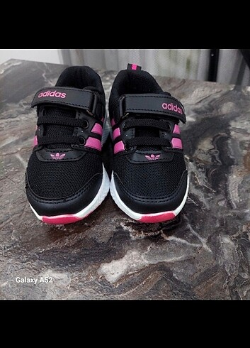 Adidas Çocuk spor ayakkabı