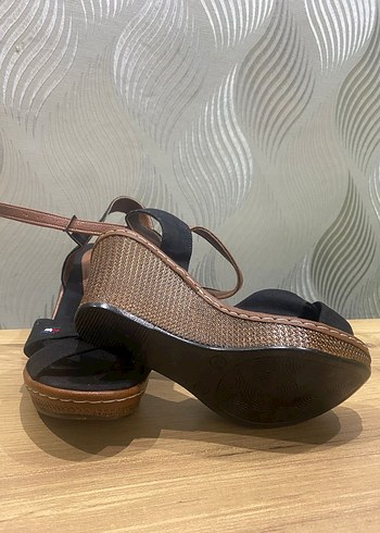 Kahverengi Tokalı Kadın Dolgu Topuklu Sandalet - Görsel 2