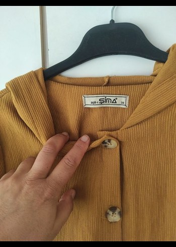 Düğmeli Uzun hardal renk trenc - Görsel 3