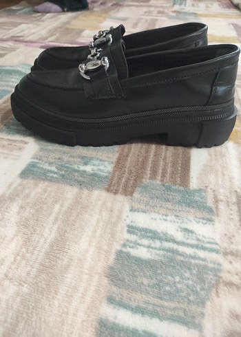 Kilit Tokalı Siyah Deri Kadın Loafer - Görsel 2