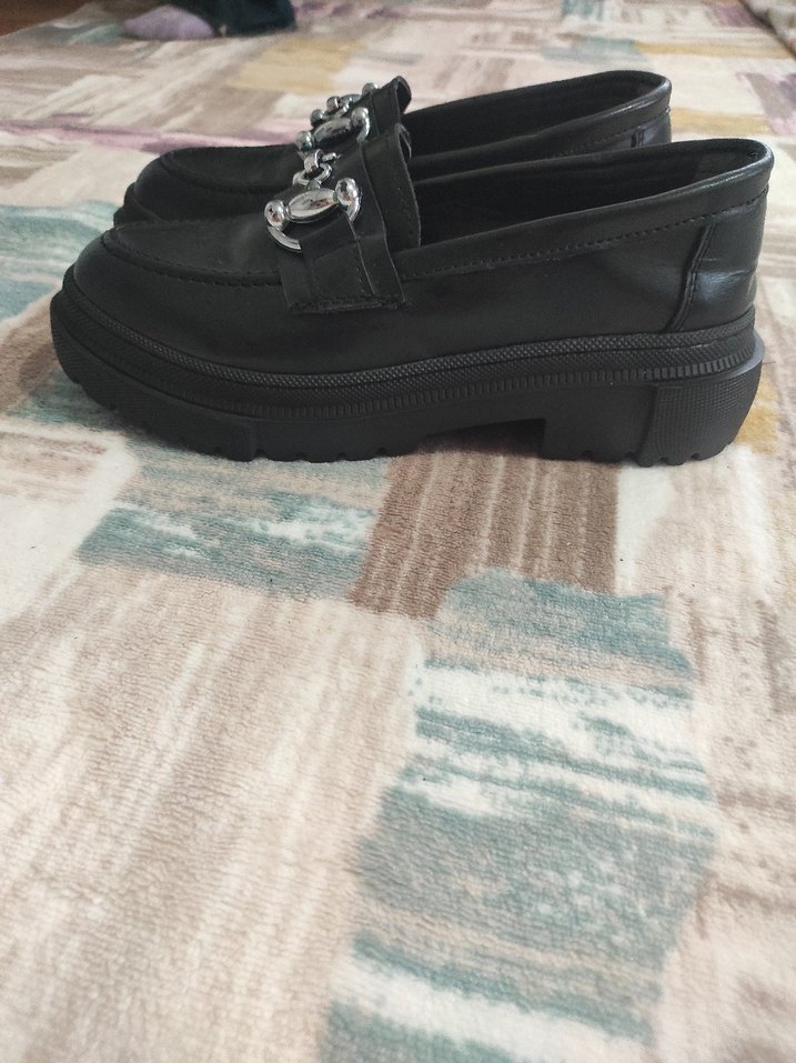 Kilit Tokalı Siyah Deri Kadın Loafer - Görsel 2