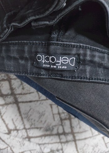 Gri Düğmeli Kadın Midi Kot Pantolon - Görsel 3