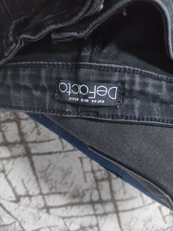 Gri Düğmeli Kadın Midi Kot Pantolon - Görsel 3