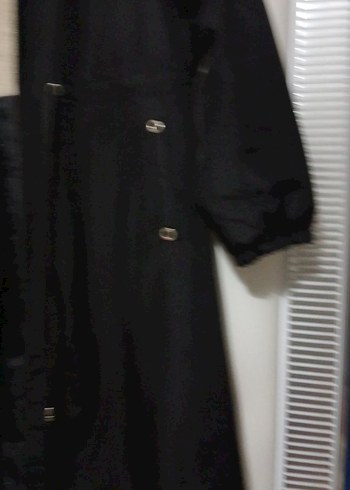 Uzun Siyah Düğmeli Kadın Palto - Görsel 4