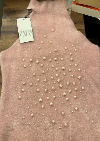 Zara inci işlemeli tüylü örgü bluz etiketli - Görsel 2