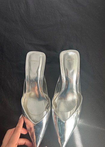 37 Beden Gri Yılan Desenli Metal Stiletto
