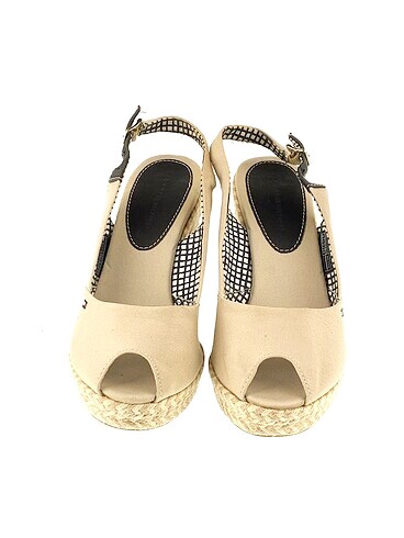 38 Beden Tommy Hilfiger Dolgu Topuk %70 İndirimli.