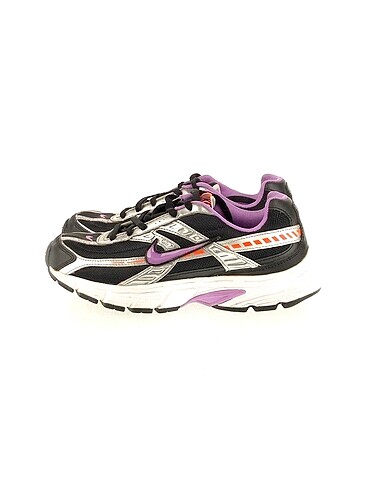 Nike Spor Ayakkabı %70 İndirimli.