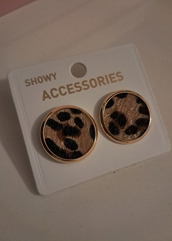 Beden Düğmeli Leopar Desenli Mini Küpe
