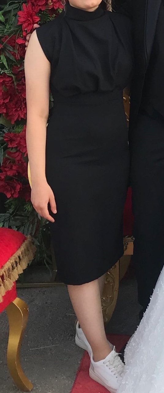 Siyah Yüksek Yakalı Drapeli Midi Elbise - Görsel 2