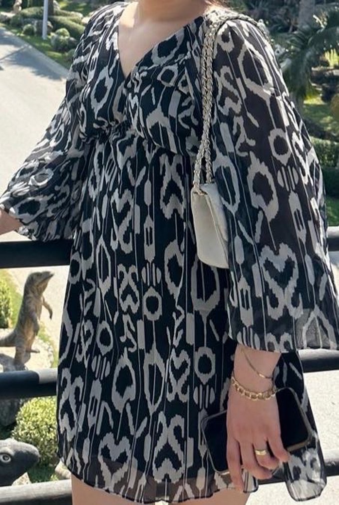 V Yaka Bağcıklı Siyah Midi Elbise - Görsel 3