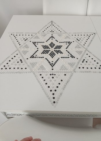 Boncuk İşlemeli Yıldız Desenli Masa Örtüsü