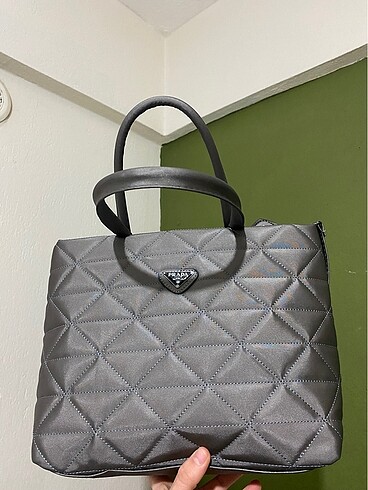 Prada Kol çantası