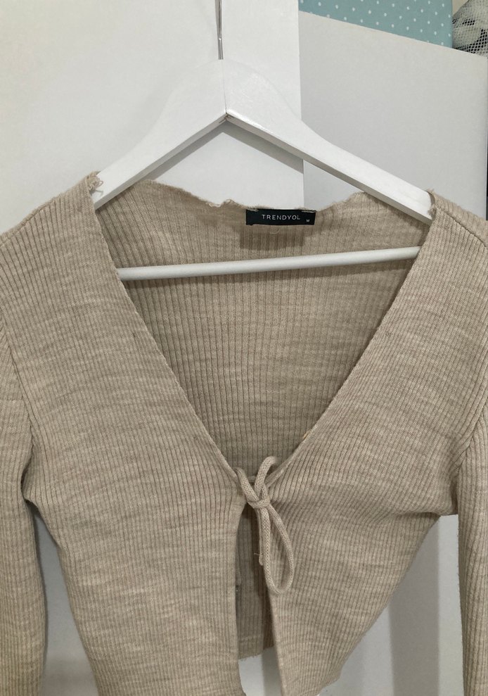 Bej V Yakalı Kısa Triko Hırka - Görsel 3