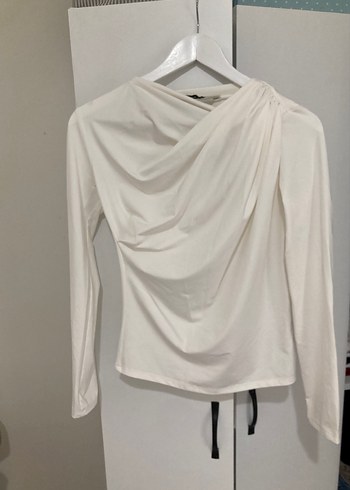 Beyaz Drapeli Uzun Kollu Yüksek Yaka Bluz - Görsel 4