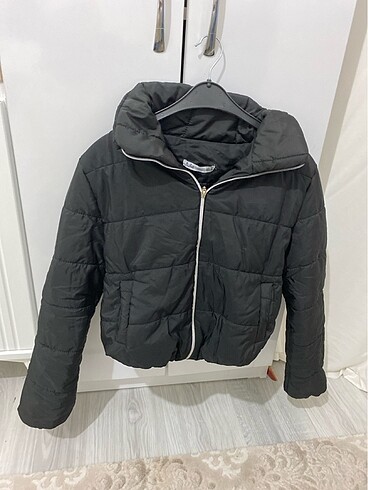 Kısa şişme mont