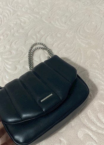  Beden Zincir Detaylı Siyah Deri Kadın Çanta