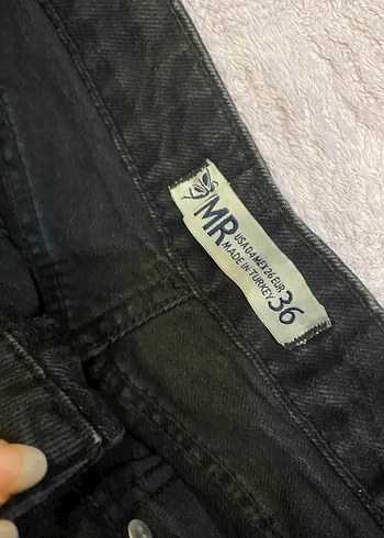 Siyah Yırtık Mini Kadın Kot Şort - Görsel 2