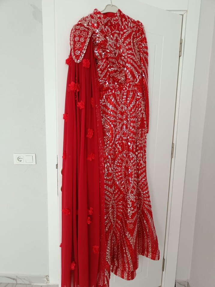 Kırmızı Nakışlı Uzun abiye - Görsel 2