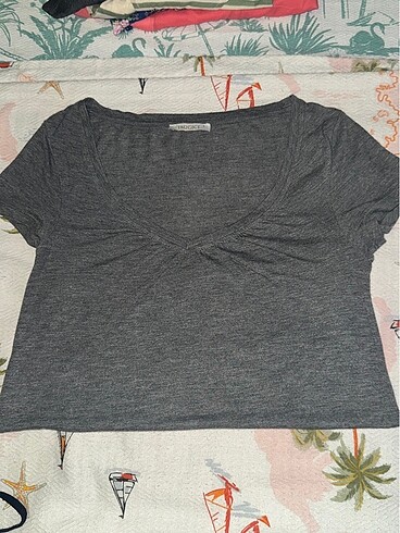 İki tane tshirt