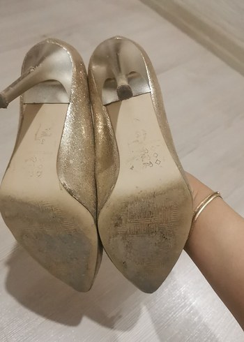 Altın Renkli Parlak Süet Stiletto - Görsel 2