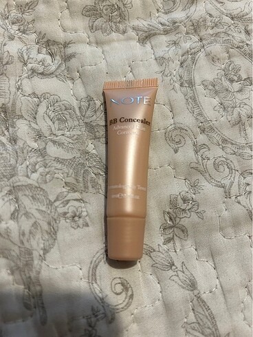 Note Mini krem Note bb concealer 01