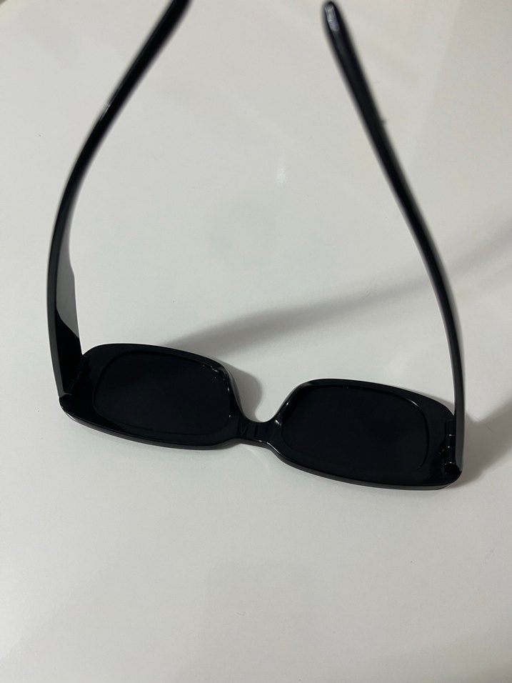 Minimalist Siyah Kadın Gözlüğü - Görsel 3