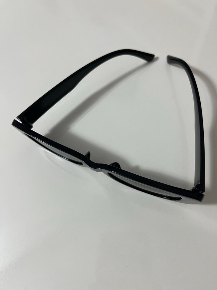 Minimalist Siyah Kadın Gözlüğü - Görsel 2