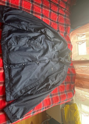 Nike Siyah Rahat Kesim Erkek Yağmurluk - Görsel 3