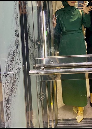 Uzun Kollu Drapeli Yeşil Tesettür Elbise - Görsel 3