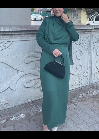 Uzun Kollu Drapeli Yeşil Tesettür Elbise - Görsel 2