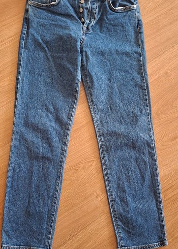 NA-KD mom jean