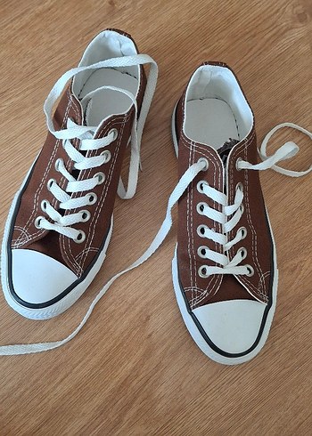 Kahverengi Converse sneaker