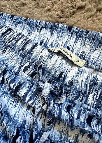 LC Waikiki Mavi Gri Bağlama Desenli Mini Şort - Görsel 2