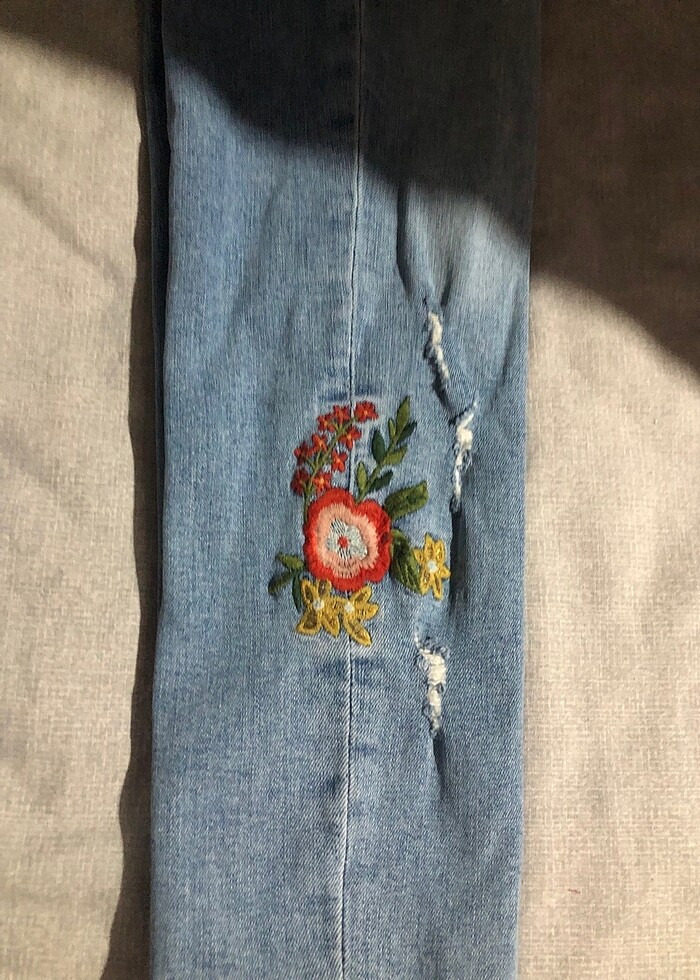 Zara Dar jean kot şık pantolon desenli çiçekli mavi - Görsel 3