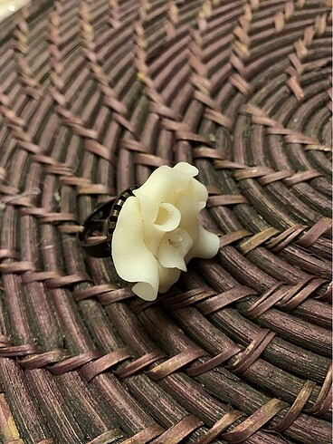 Zara Ayarlanabilir gül figürlü yüzük