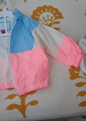 Kız Çocuk Kapüşonlu Renkli Fermuarlı Yağmurluk - Görsel 2