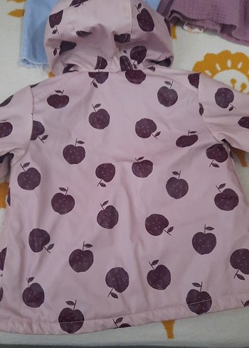 Kız Çocuk Pembe Desenli Düğmeli Yağmurluk - Görsel 2