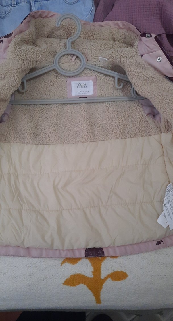 Kız Çocuk Pembe Desenli Düğmeli Yağmurluk - Görsel 3